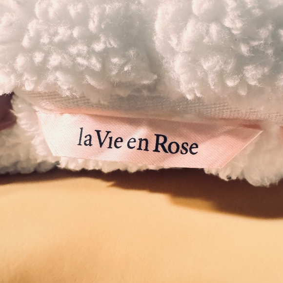 Cozy White Hoodie Blanket - Picture 8 of 8